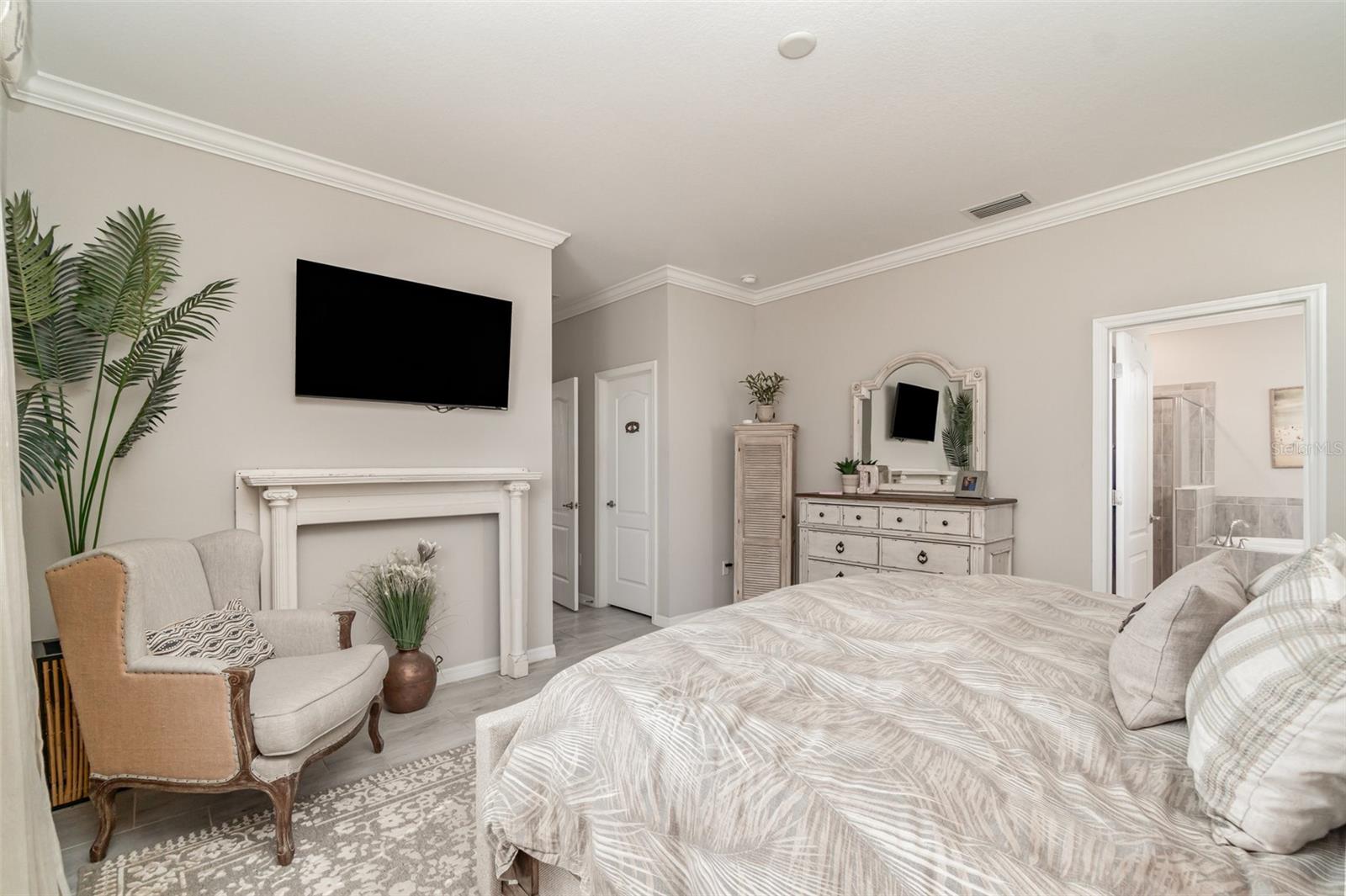 Image 14 of 47 For 43249 Treadway Drive