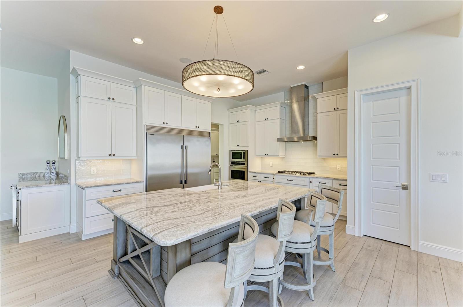 Image 16 of 64 For 2410 Marion Avenue