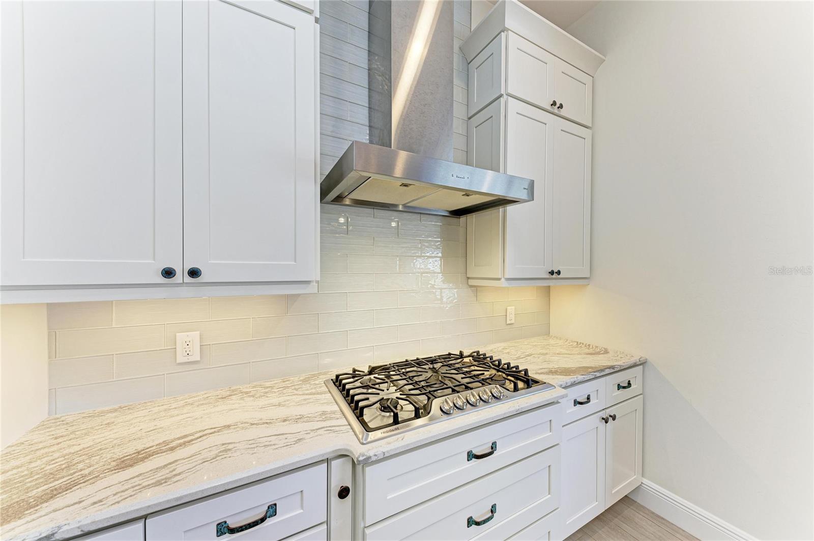 Image 21 of 64 For 2410 Marion Avenue