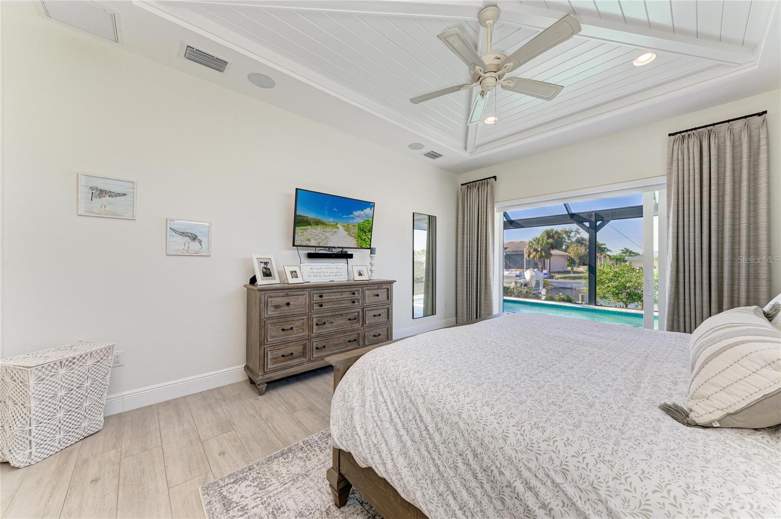 Image 28 of 64 For 2410 Marion Avenue