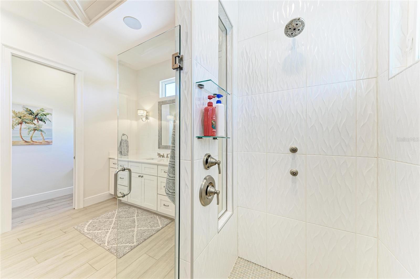 Image 33 of 64 For 2410 Marion Avenue