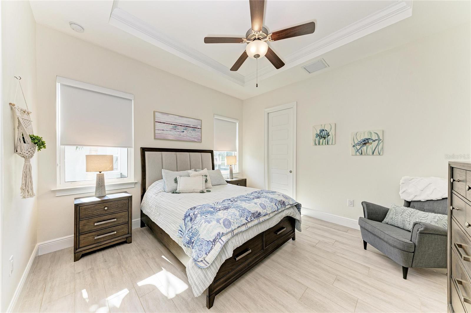 Image 39 of 64 For 2410 Marion Avenue