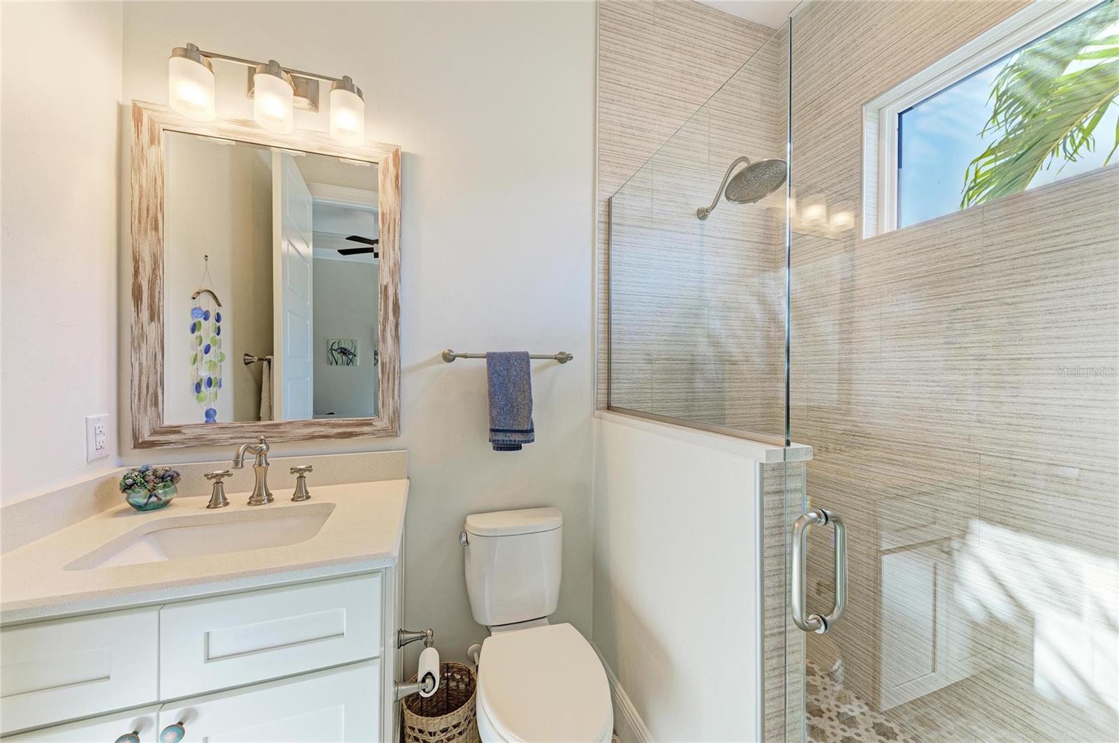 Image 41 of 64 For 2410 Marion Avenue