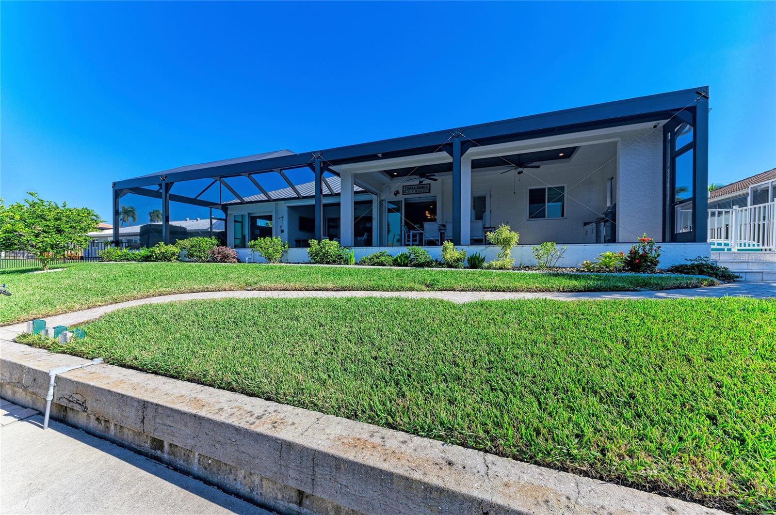 Image 61 of 64 For 2410 Marion Avenue