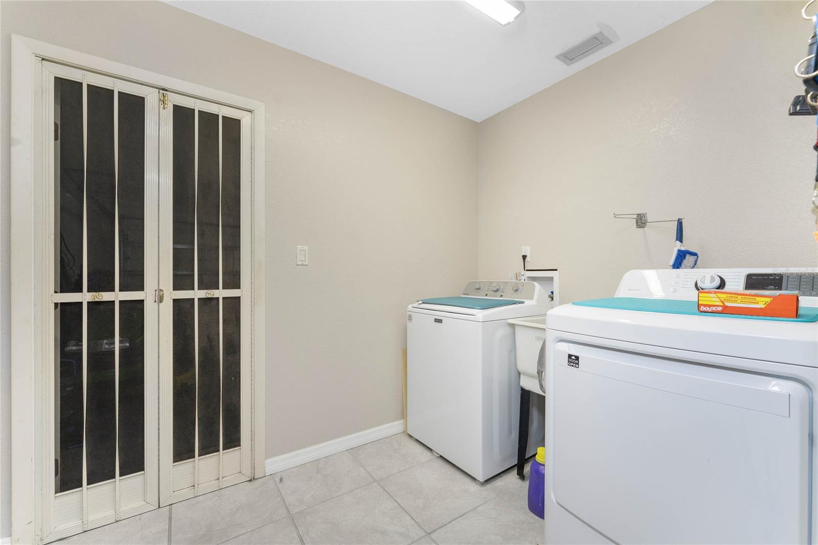 Image 27 of 63 For 3099 Pellam Boulevard