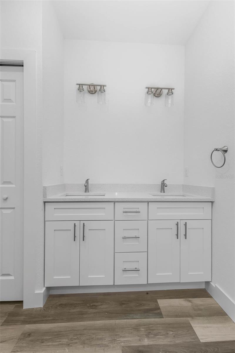 Image 27 of 45 For 23461 Winthrob Avenue