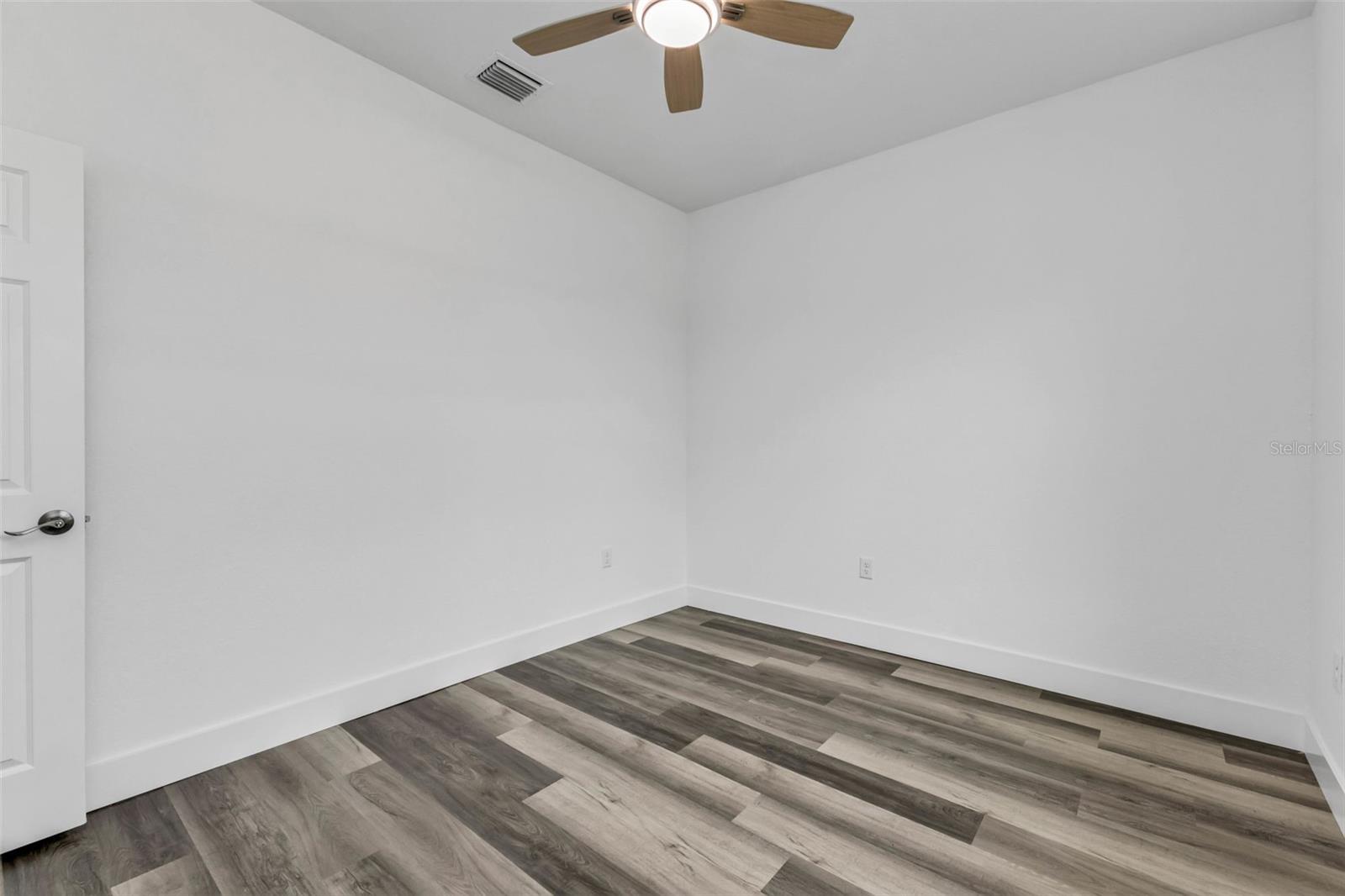 Image 31 of 45 For 23461 Winthrob Avenue