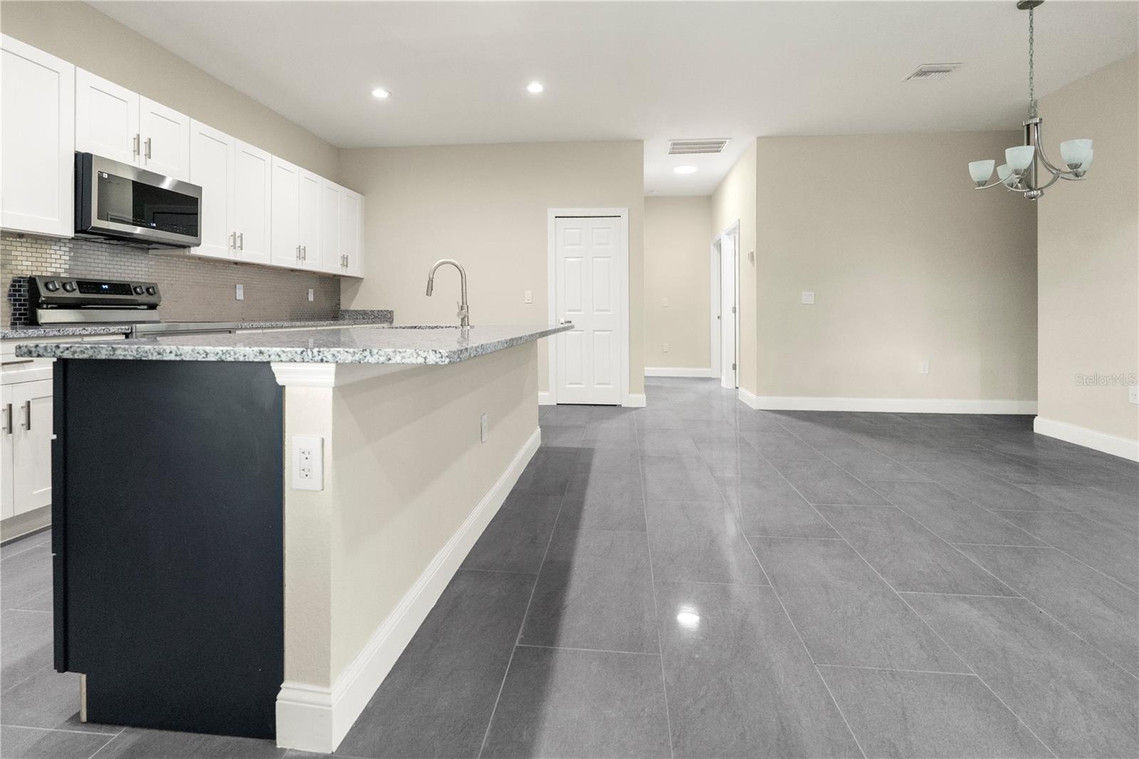 Image 12 of 47 For 1043 Albert Ave