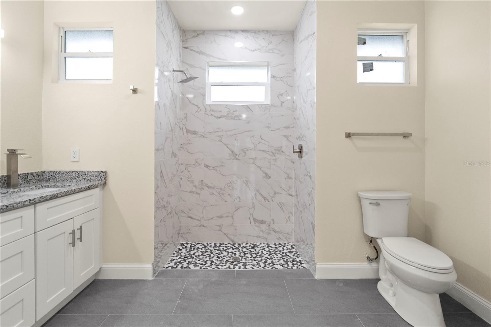 Image 29 of 47 For 1043 Albert Ave