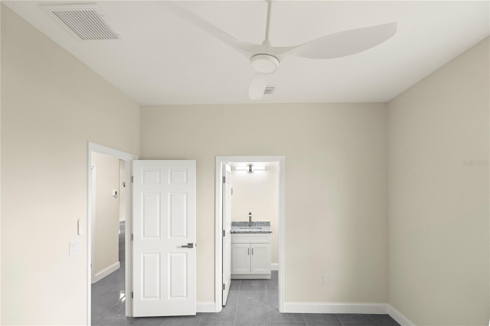 Image 33 of 47 For 1043 Albert Ave