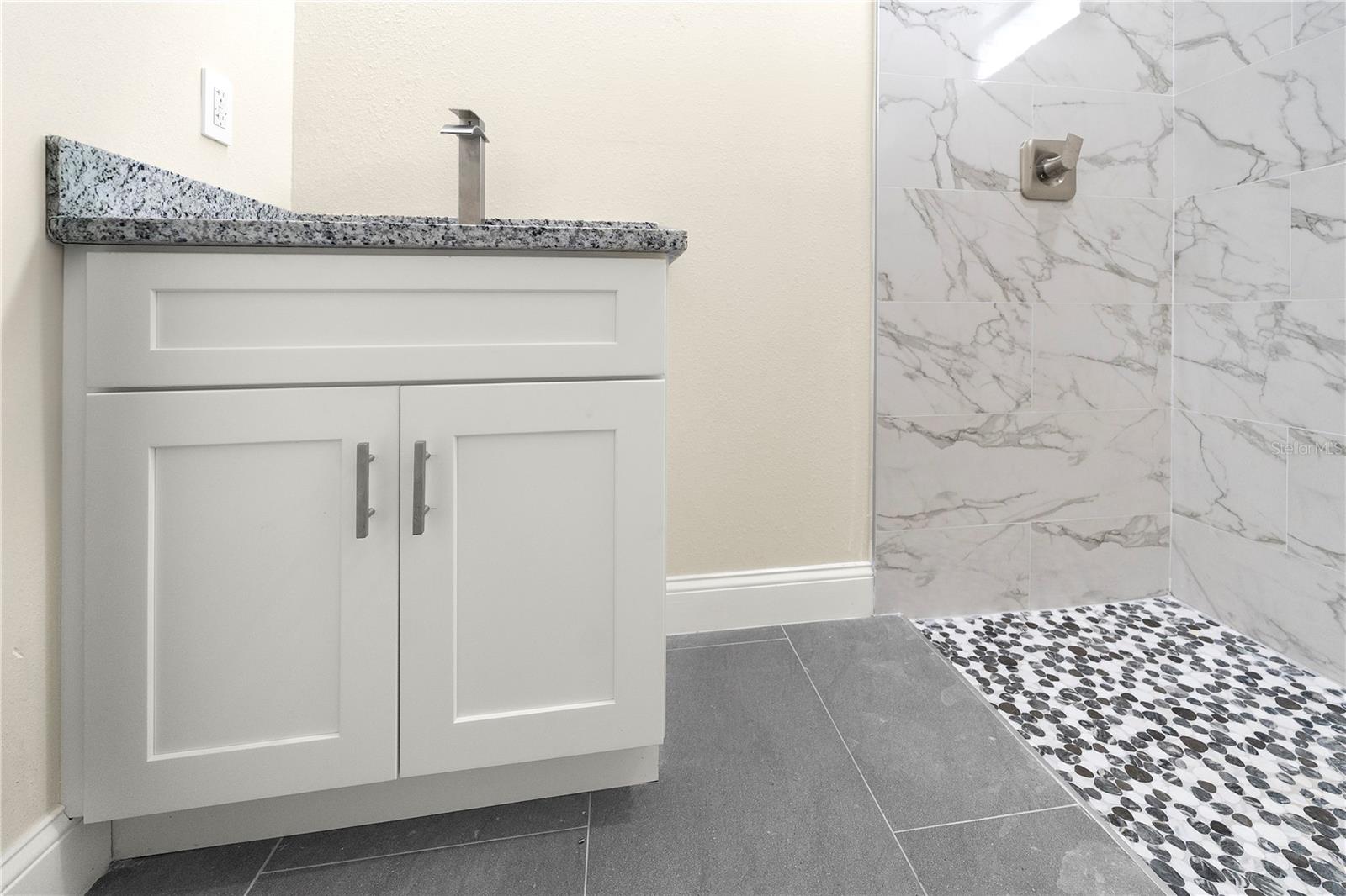 Image 36 of 47 For 1043 Albert Ave