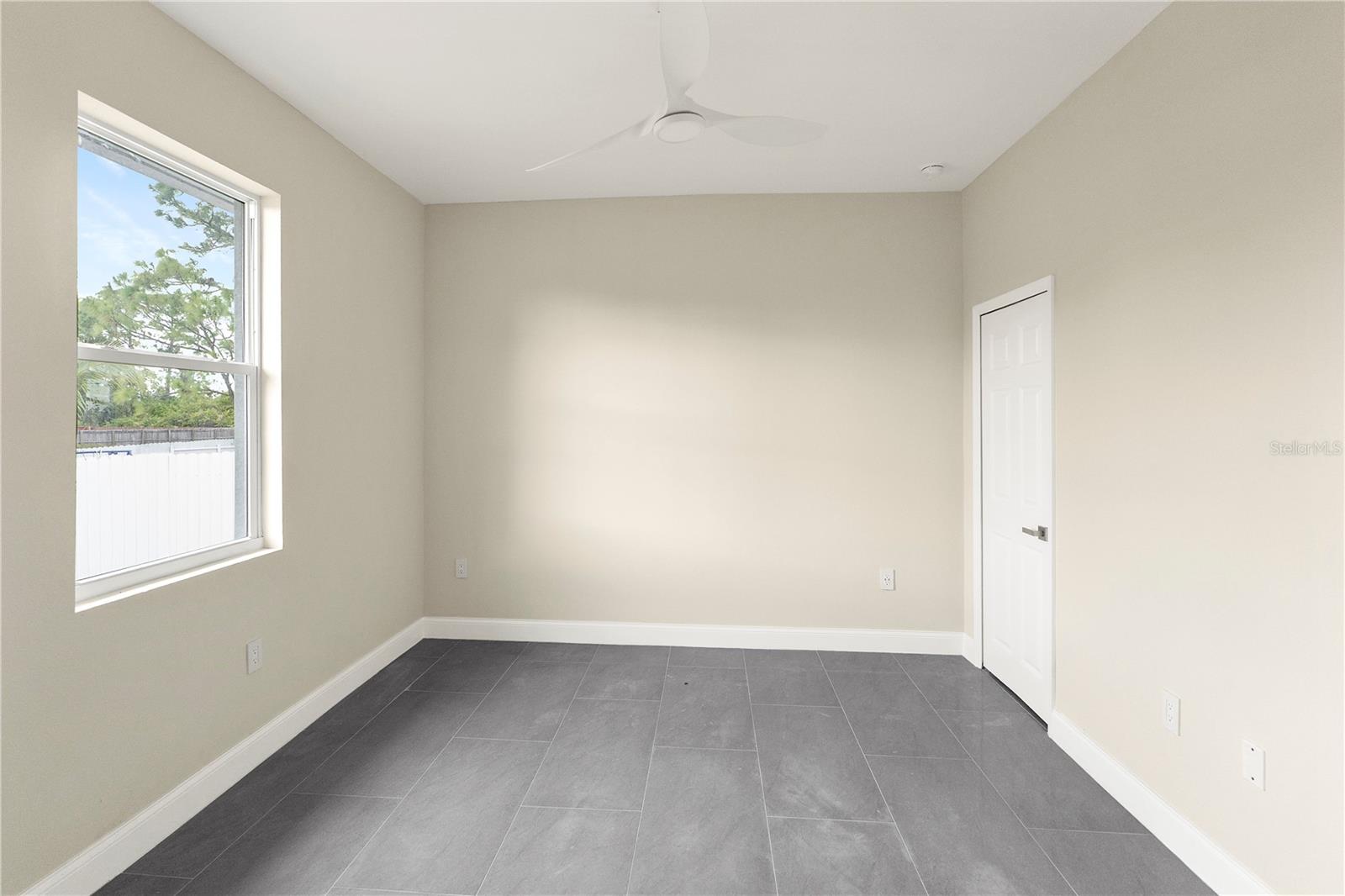 Image 43 of 47 For 1043 Albert Ave