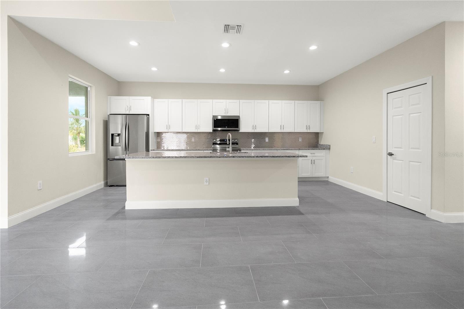 Image 9 of 47 For 1043 Albert Ave