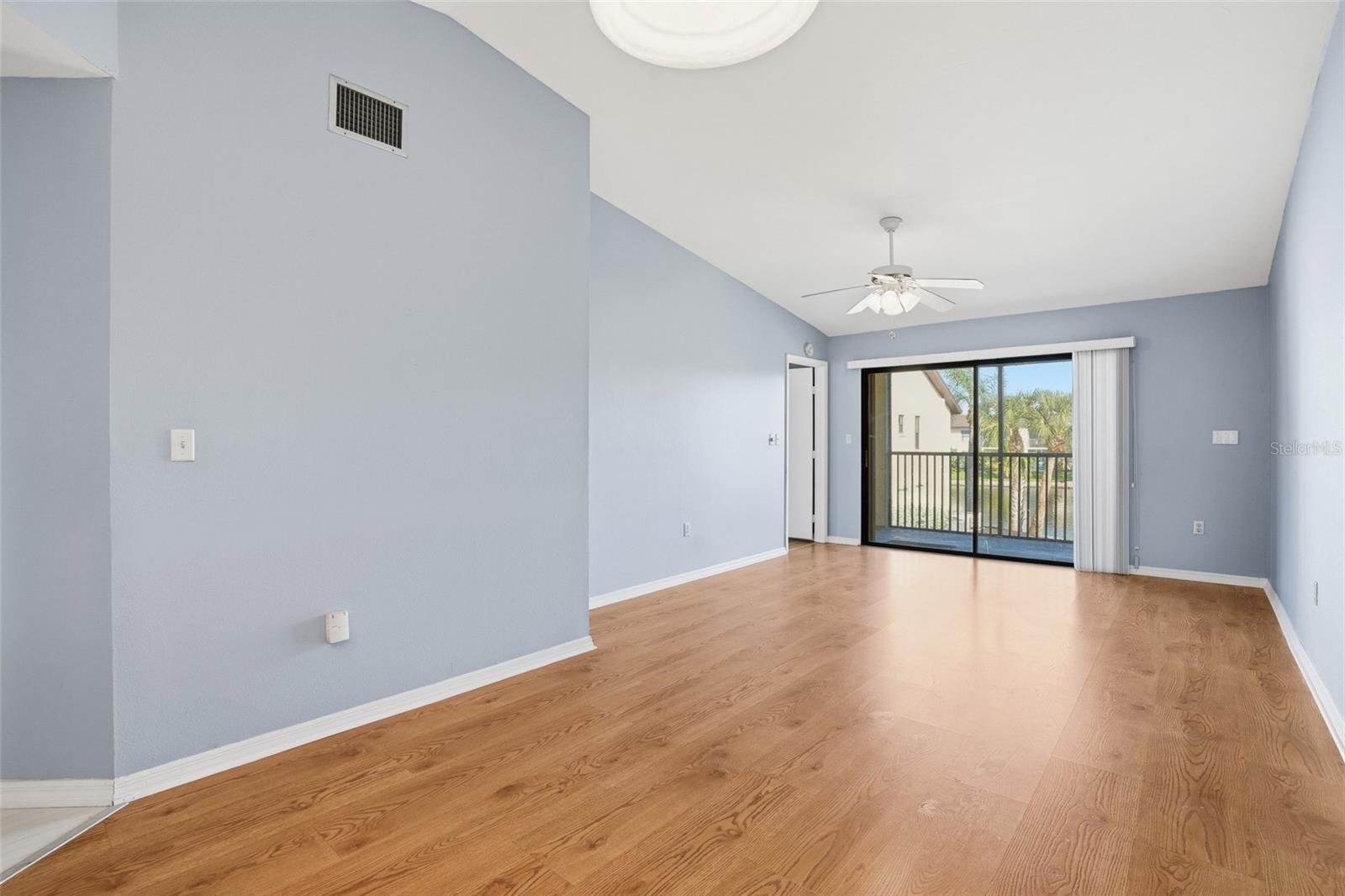 Image 11 of 47 For 9270 Lake Park Drive 201