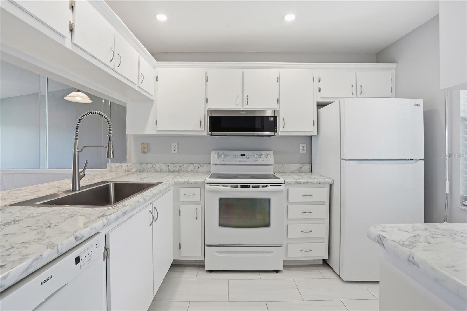 Image 15 of 47 For 9270 Lake Park Drive 201