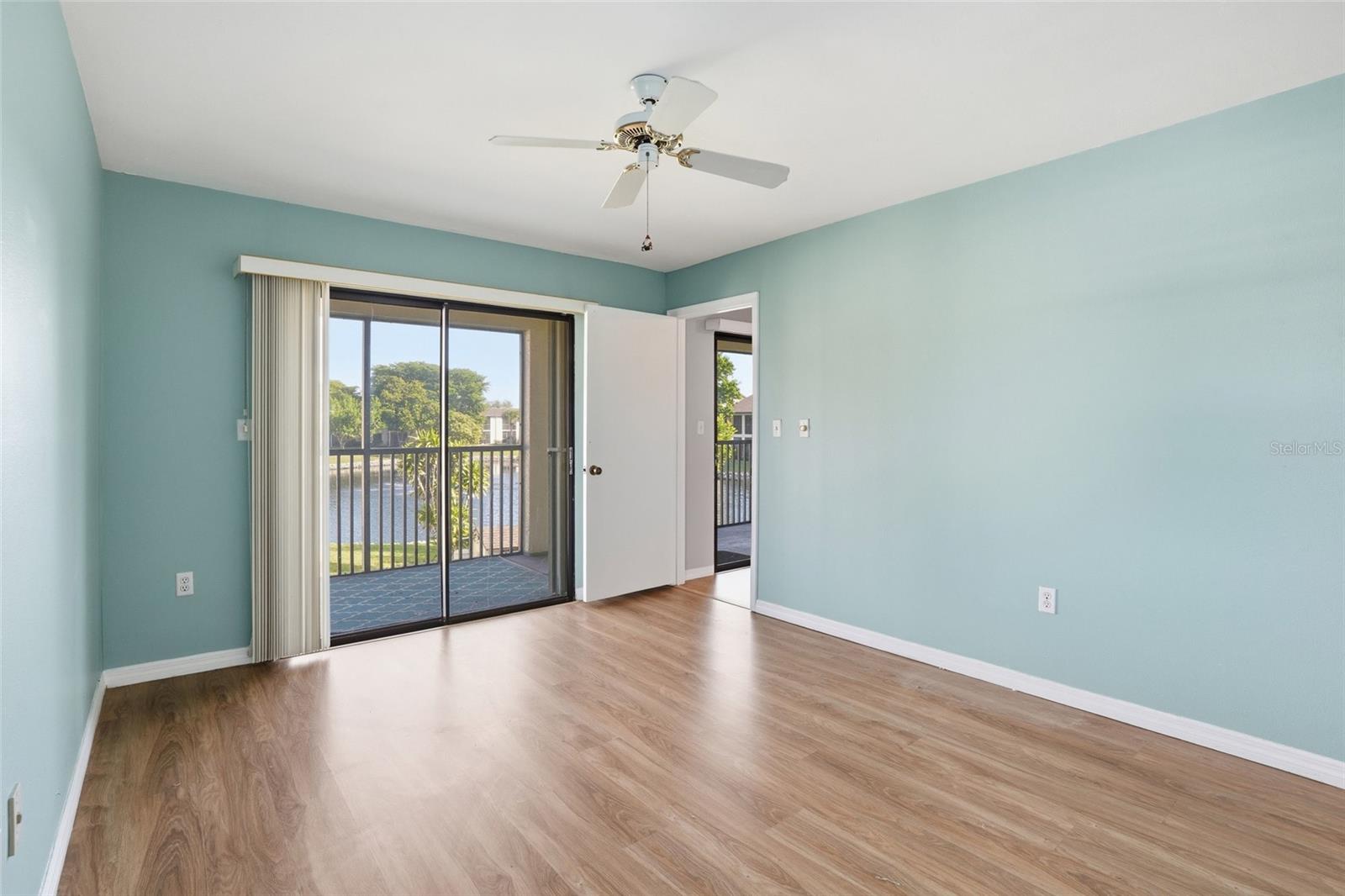 Image 21 of 47 For 9270 Lake Park Drive 201