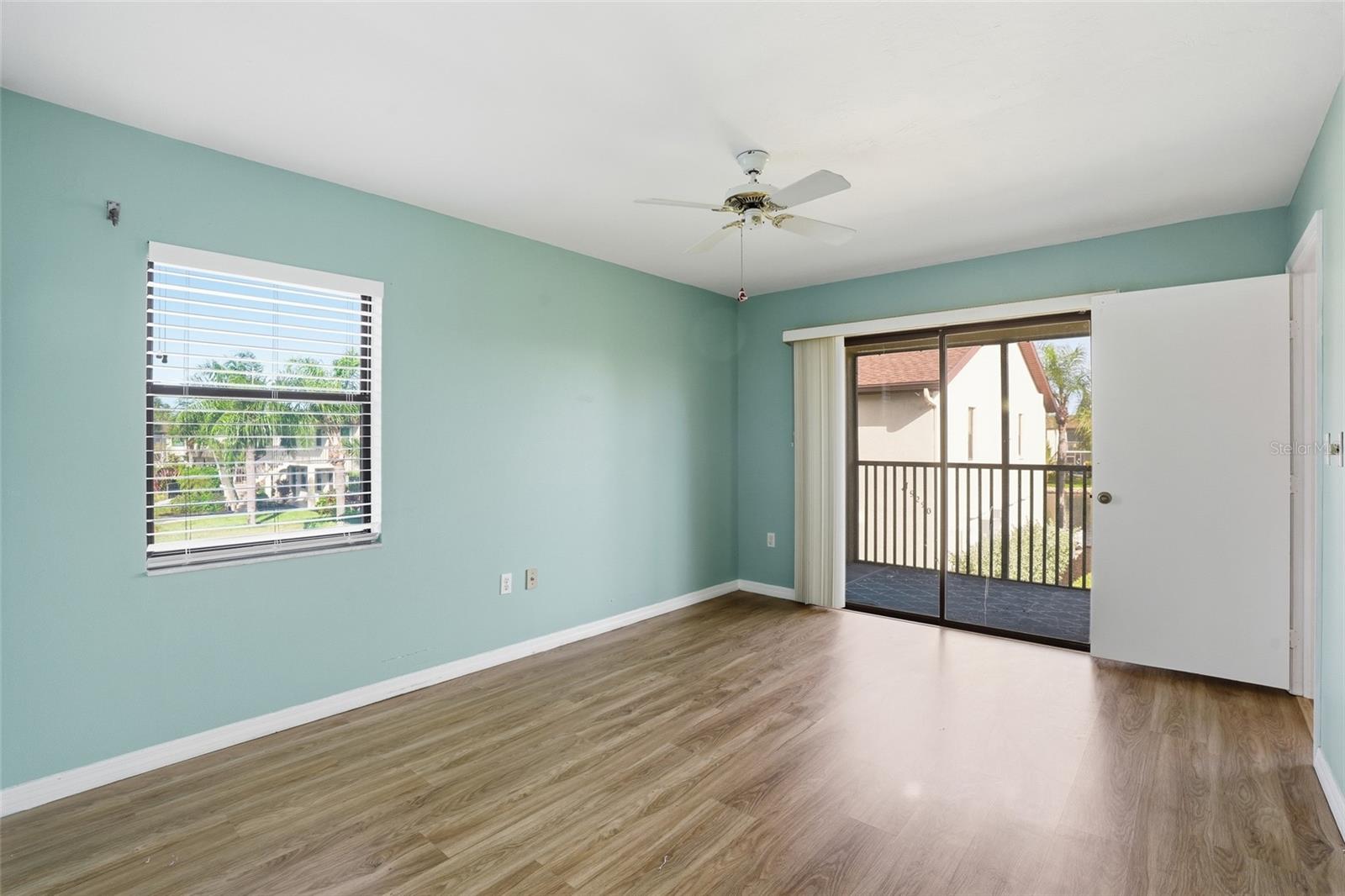 Image 22 of 47 For 9270 Lake Park Drive 201