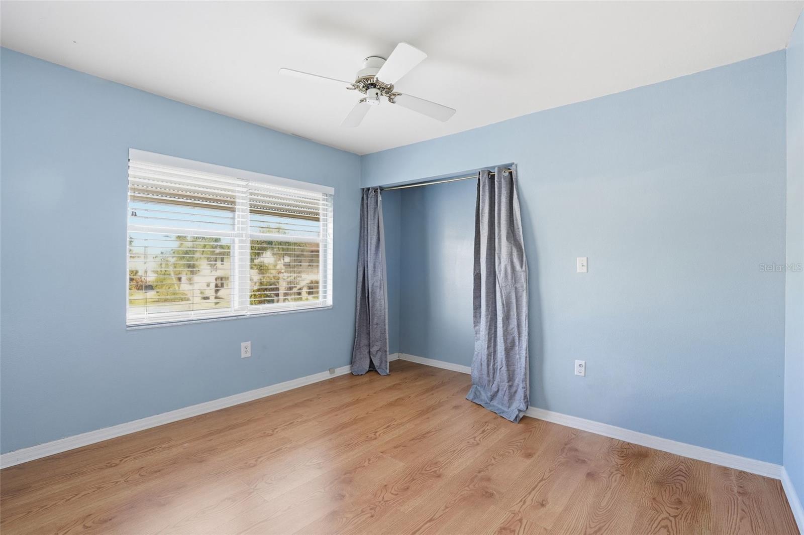 Image 25 of 47 For 9270 Lake Park Drive 201