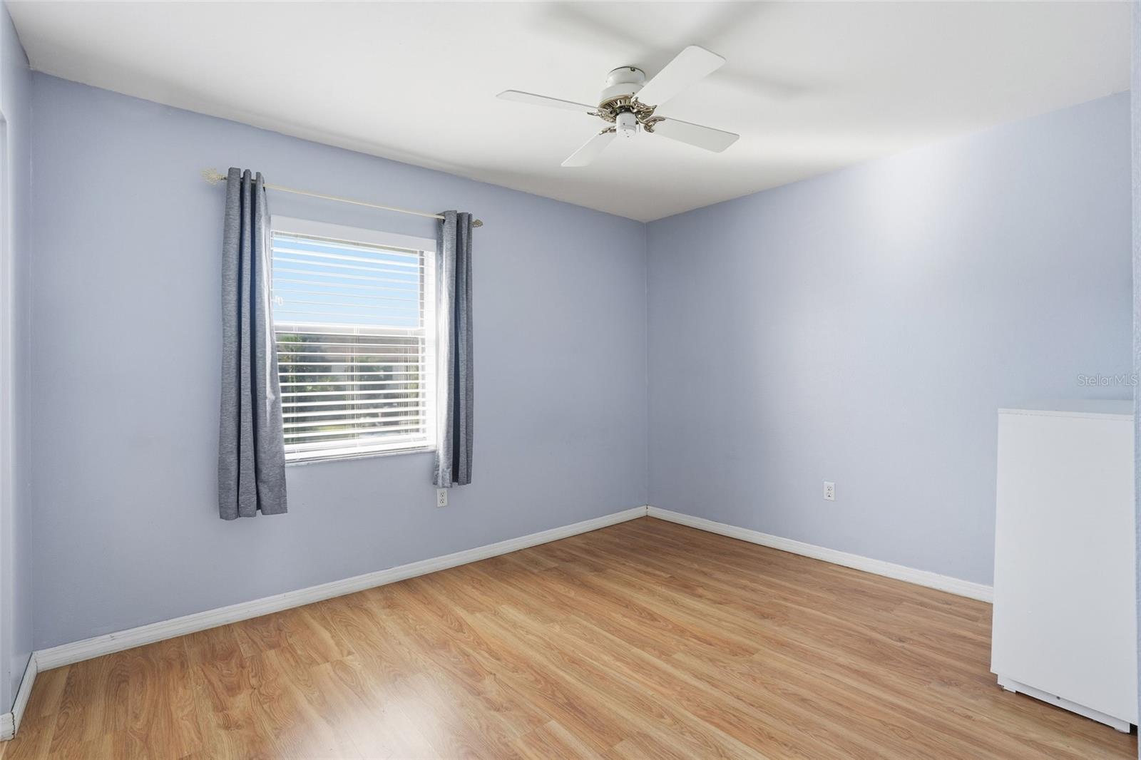 Image 28 of 47 For 9270 Lake Park Drive 201