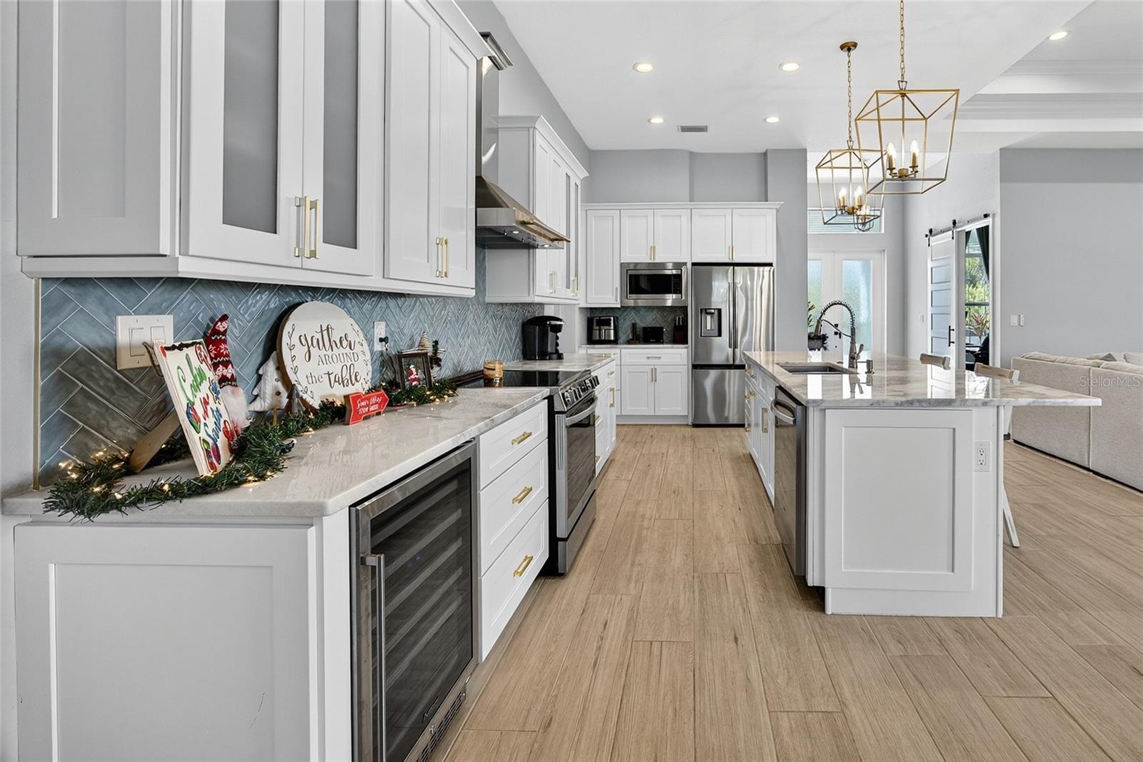 Listing photo id 9 for 1411 Liggett Circle