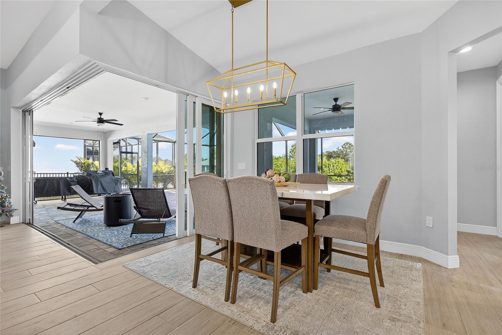 Listing photo id 11 for 1411 Liggett Circle