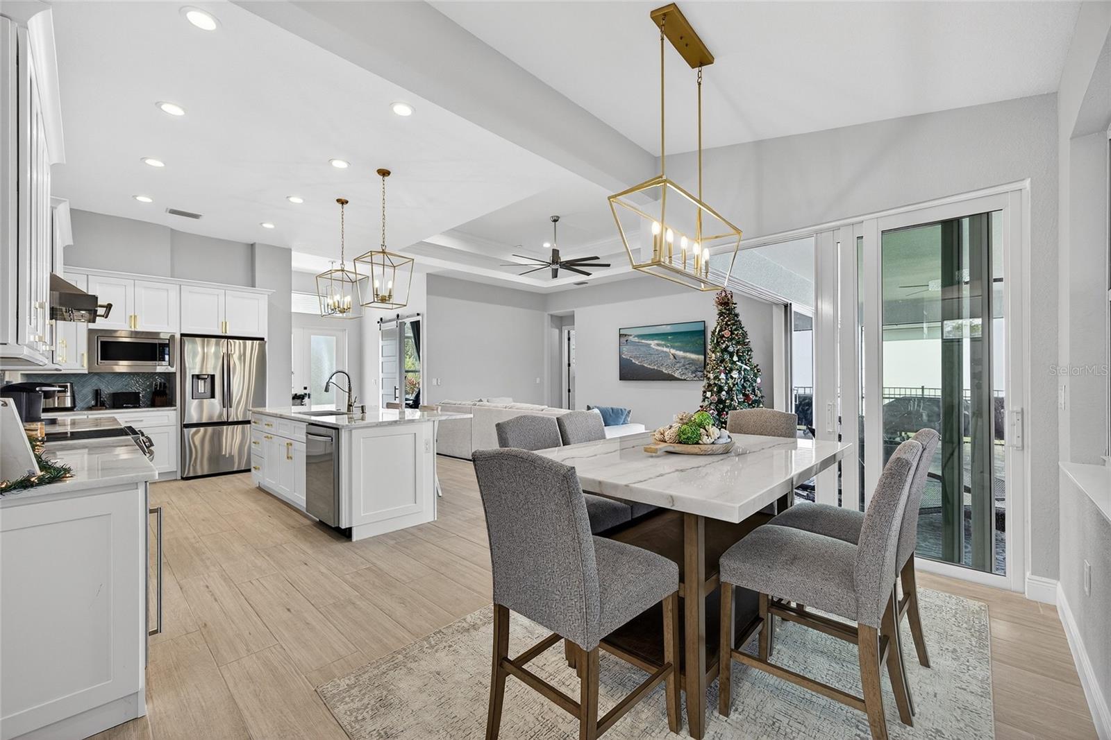 Listing photo id 12 for 1411 Liggett Circle