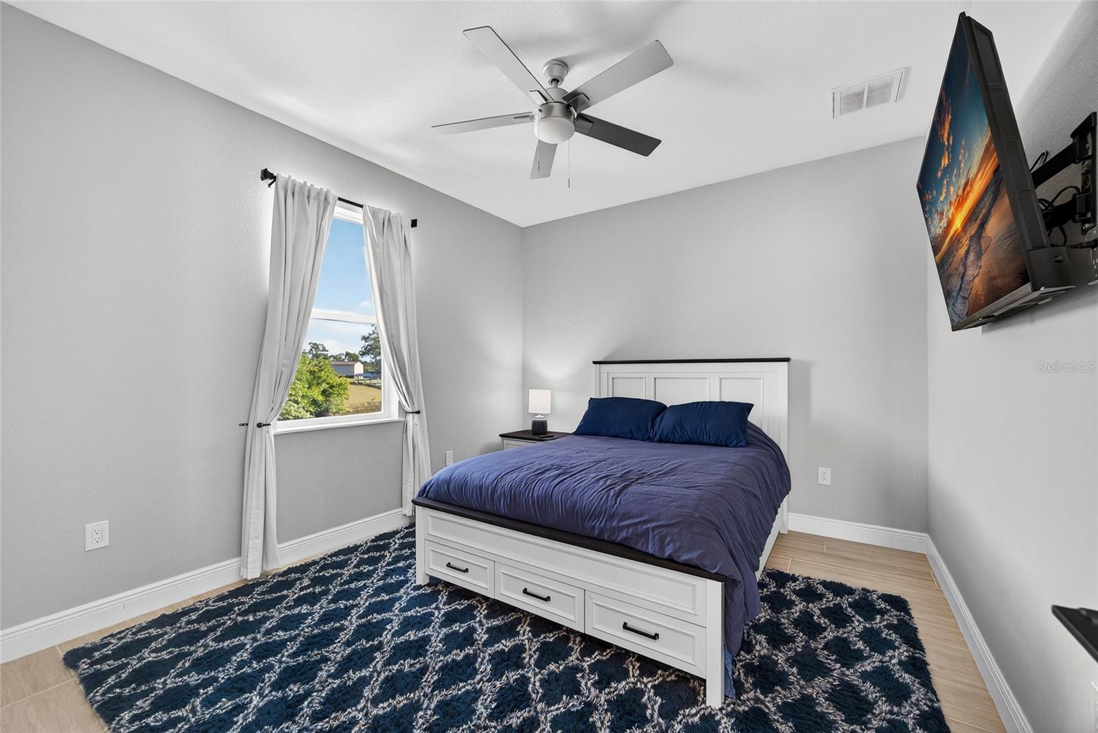 Listing photo id 19 for 1411 Liggett Circle