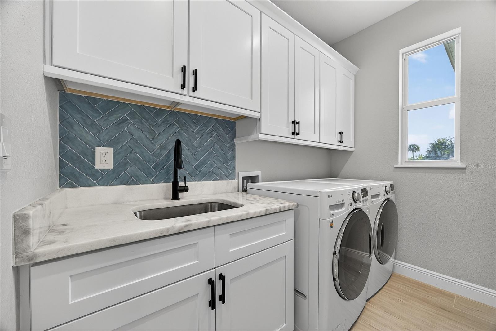 Listing photo id 22 for 1411 Liggett Circle