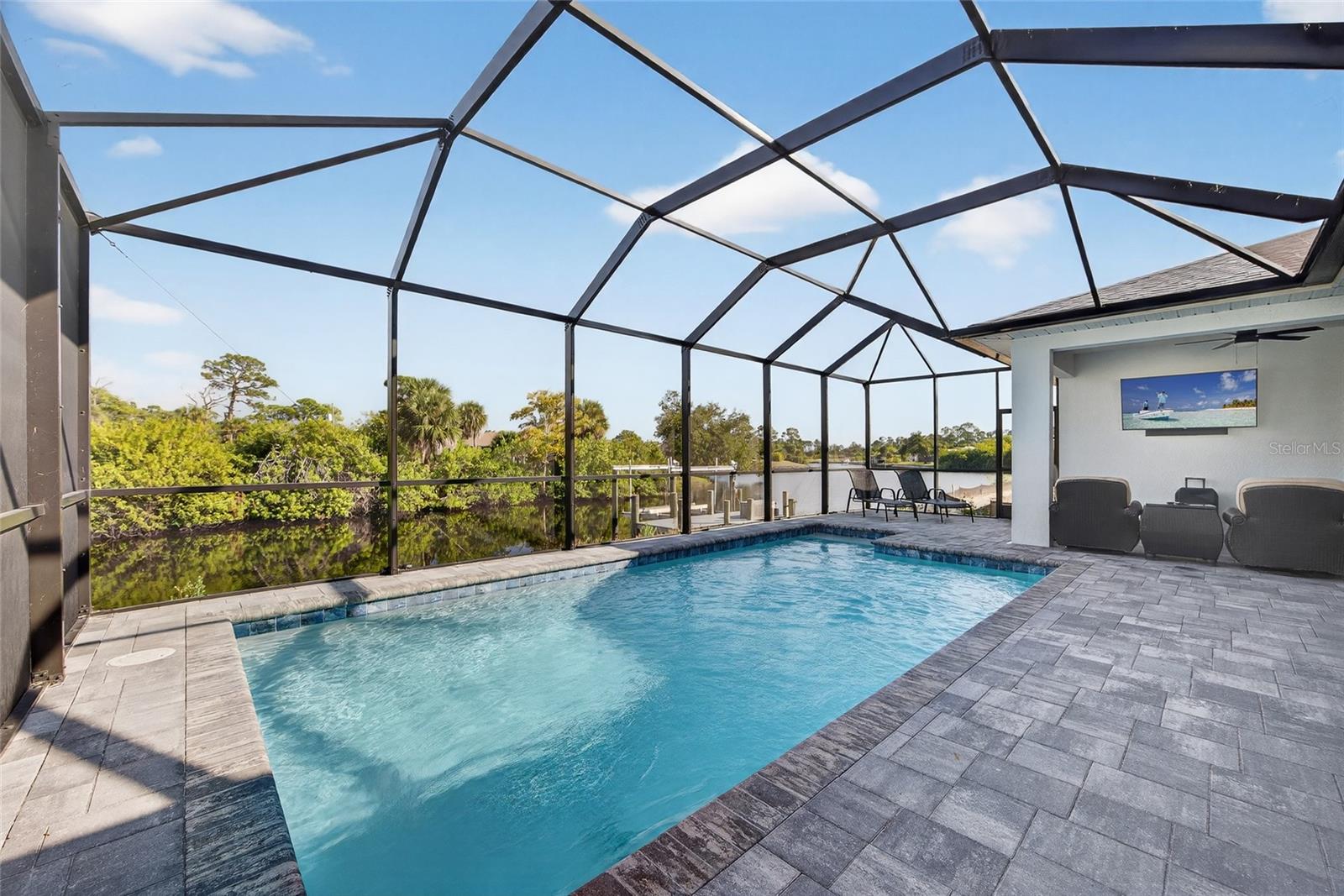 Listing photo id 2 for 1411 Liggett Circle