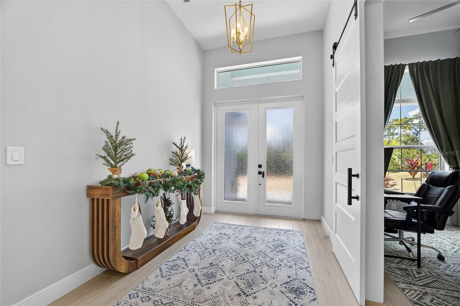 Listing photo id 3 for 1411 Liggett Circle