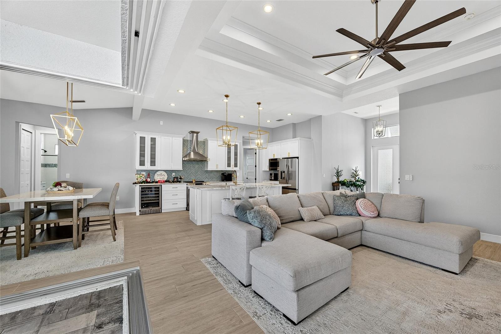 Listing photo id 5 for 1411 Liggett Circle