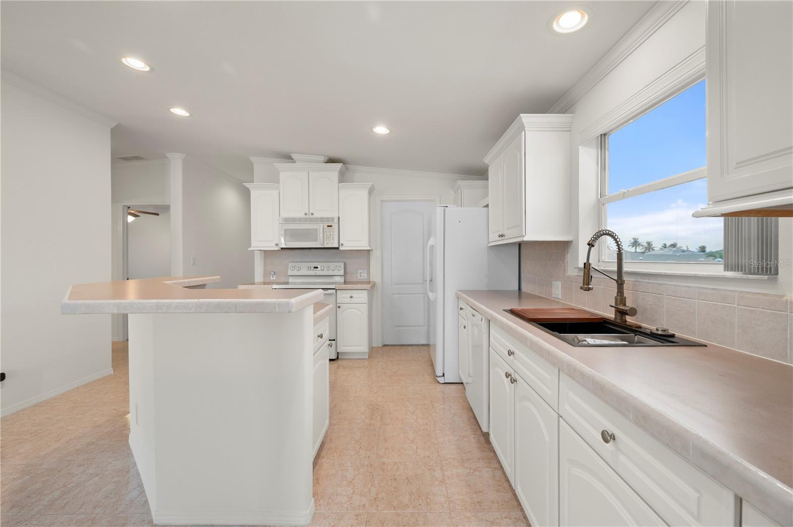 Image 14 of 70 For 67 Windmill Boulevard