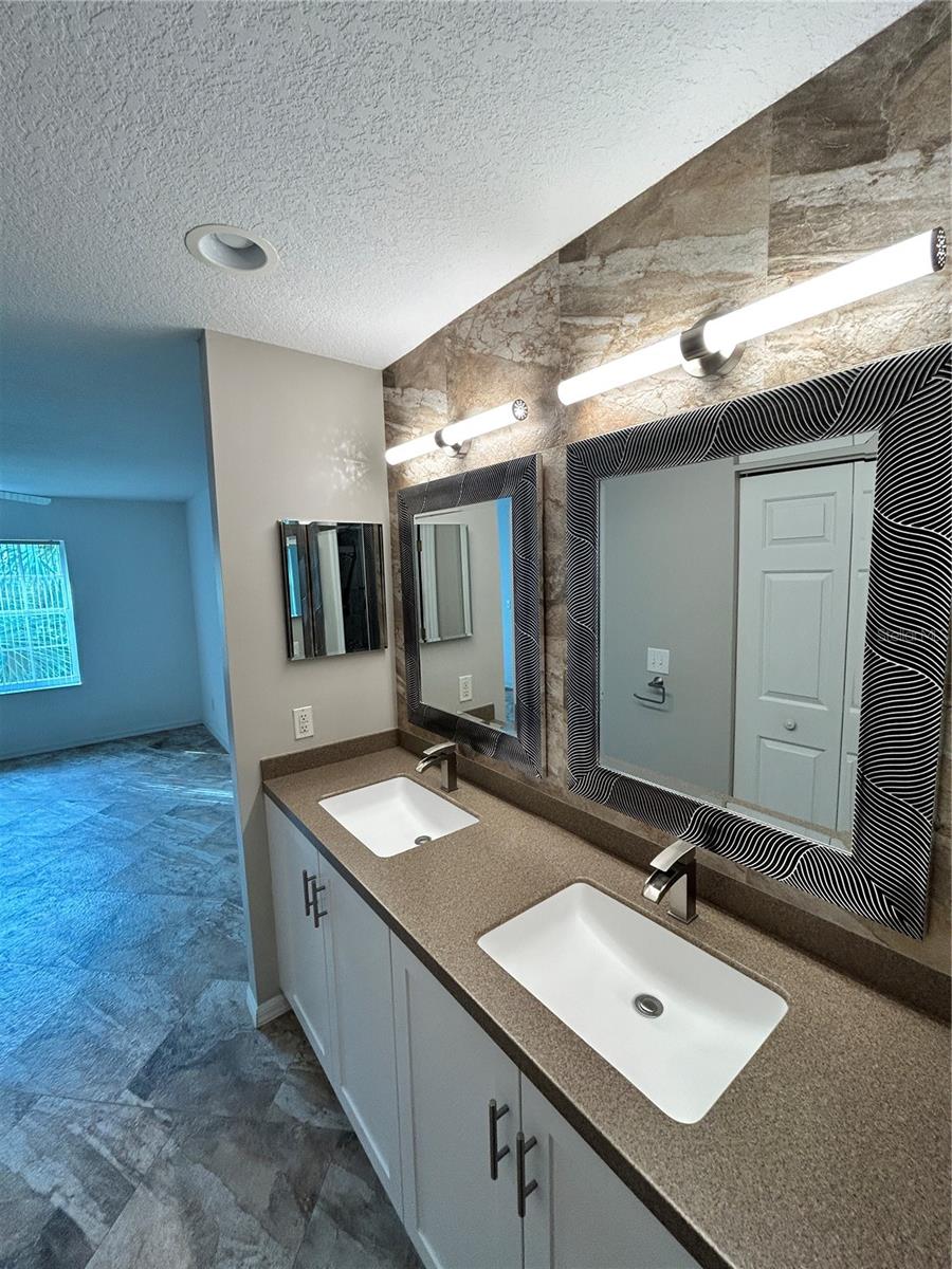 Image 11 of 45 For 19310 Water Oak Drive 201