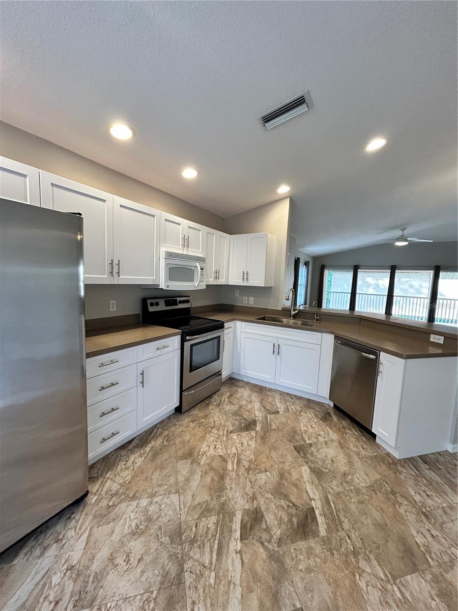 Image 6 of 45 For 19310 Water Oak Drive 201