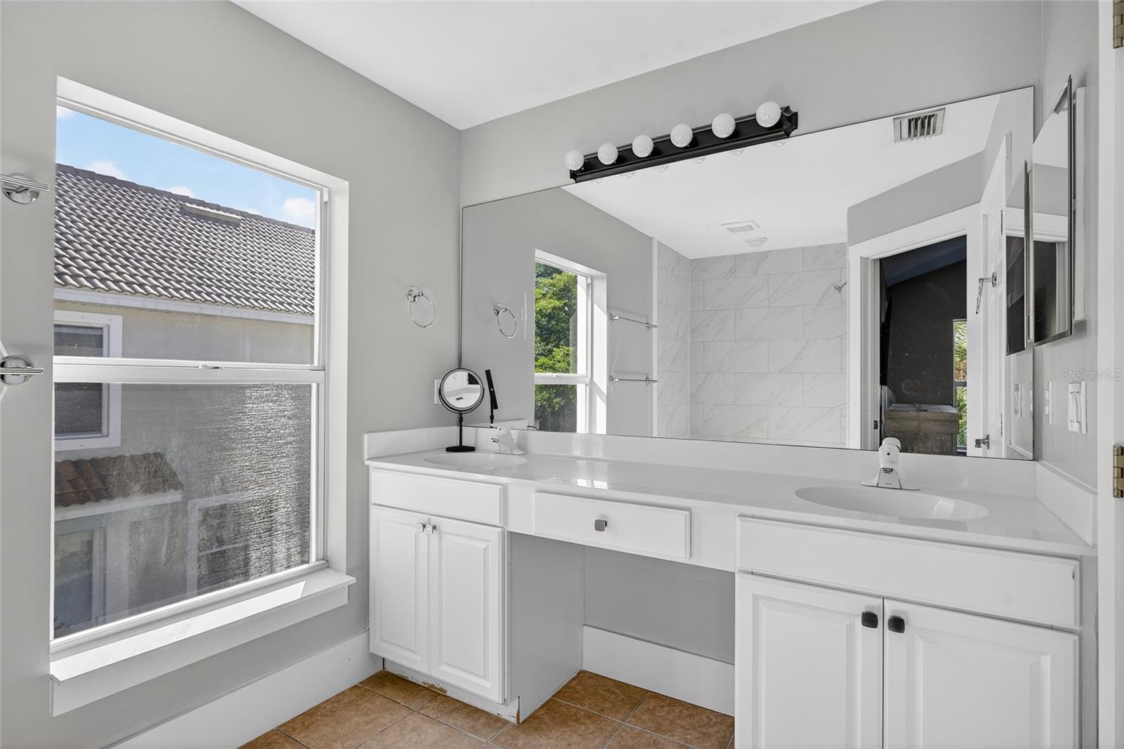 Image 17 of 35 For 8300 Village Edge Circle 1