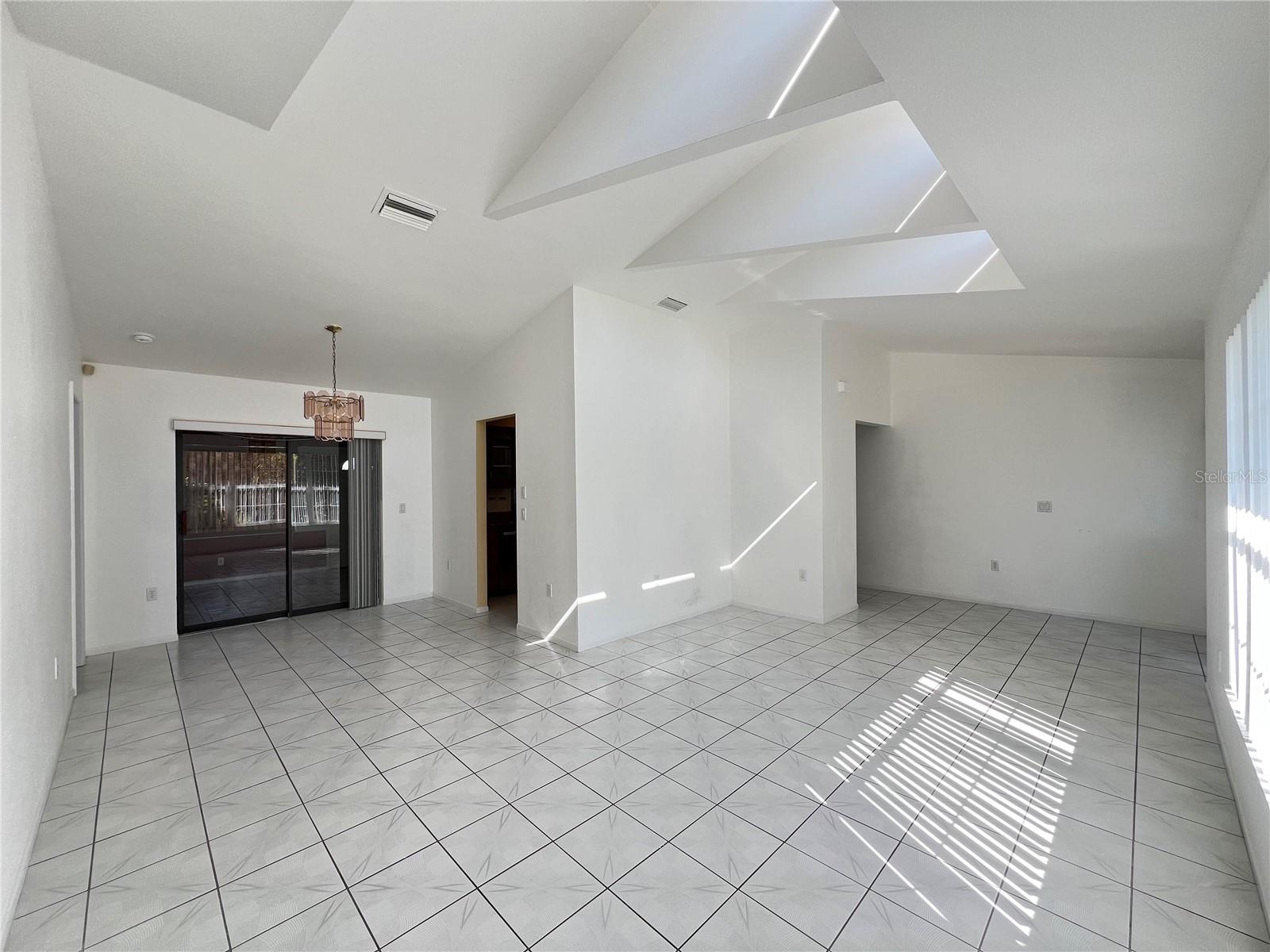 Image 3 of 43 For 23112 Gray Avenue