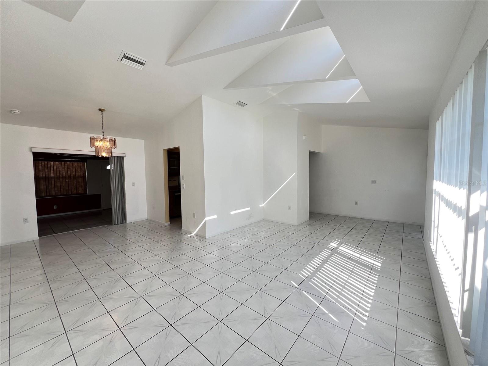 Image 4 of 43 For 23112 Gray Avenue