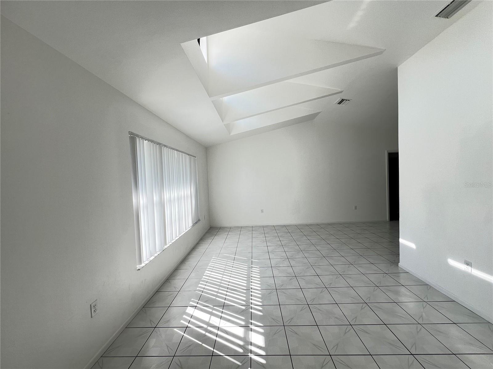 Image 5 of 43 For 23112 Gray Avenue