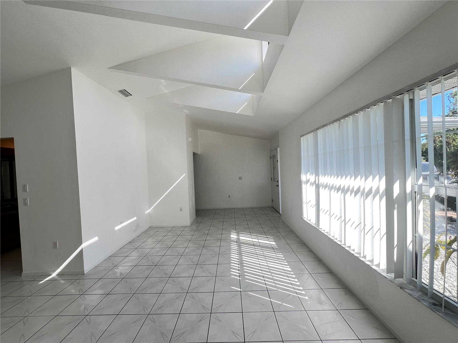 Image 6 of 43 For 23112 Gray Avenue