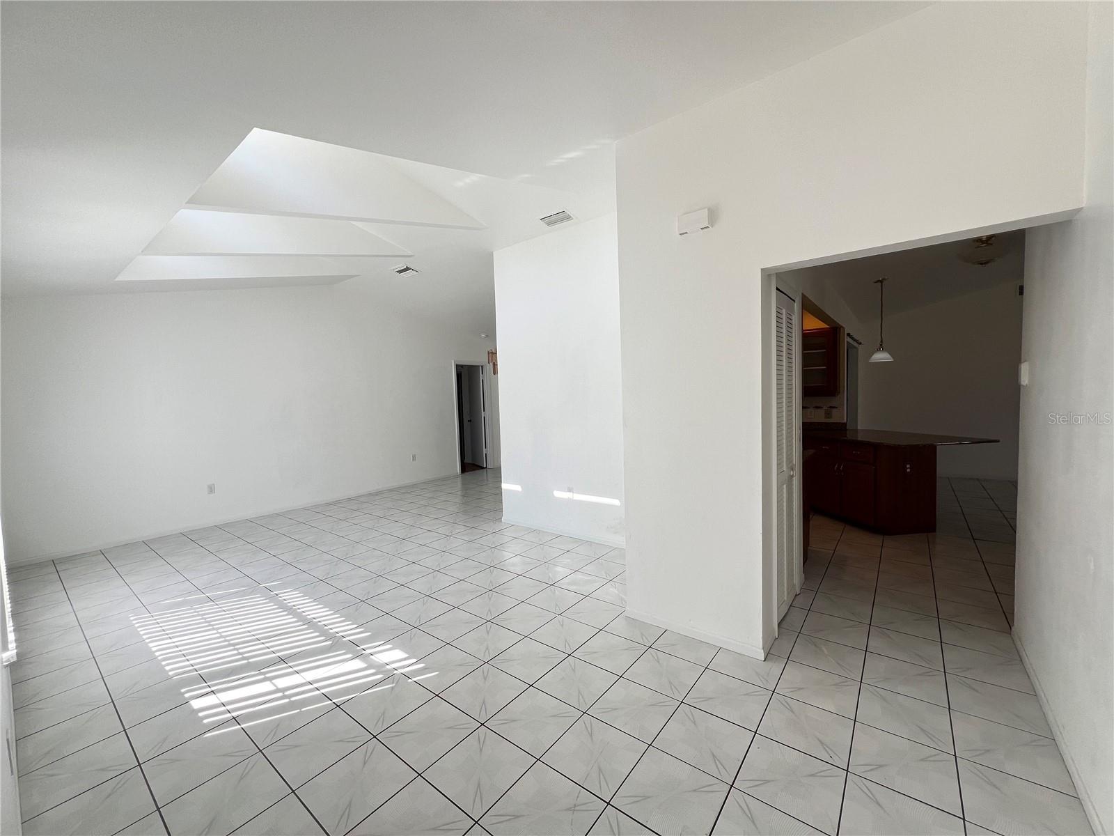 Image 7 of 43 For 23112 Gray Avenue