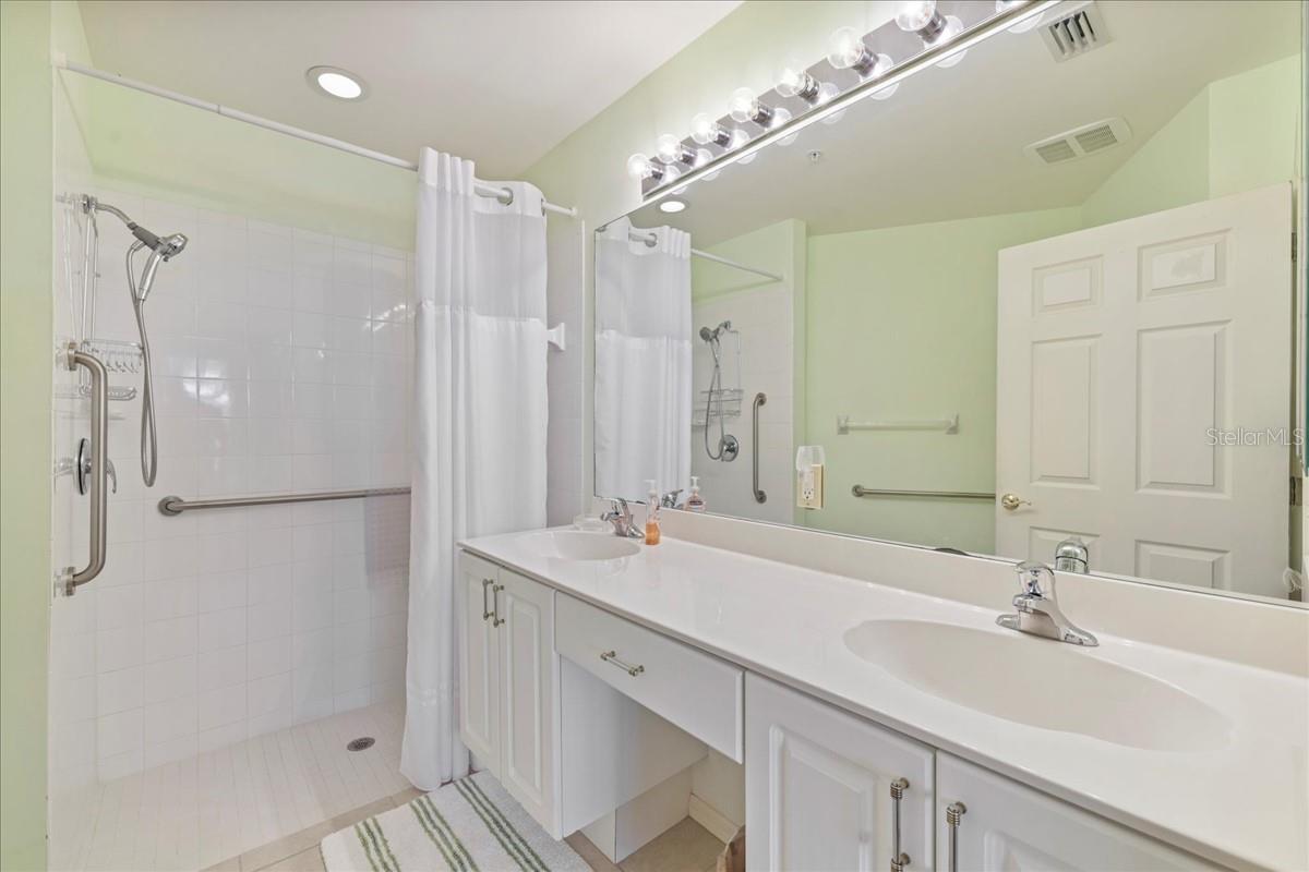 Image 12 of 21 For 12060 Summergate Circle 102