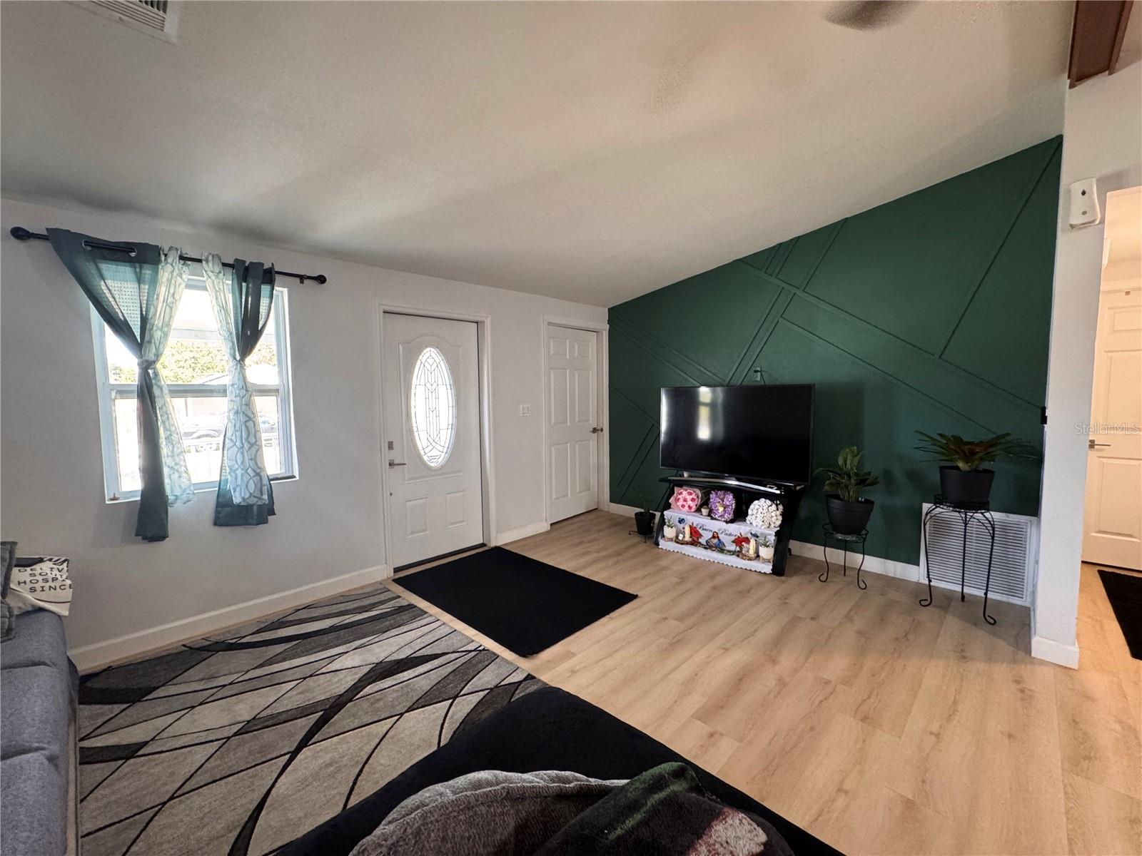 Image 4 of 31 For 125 Ridgewood Drive