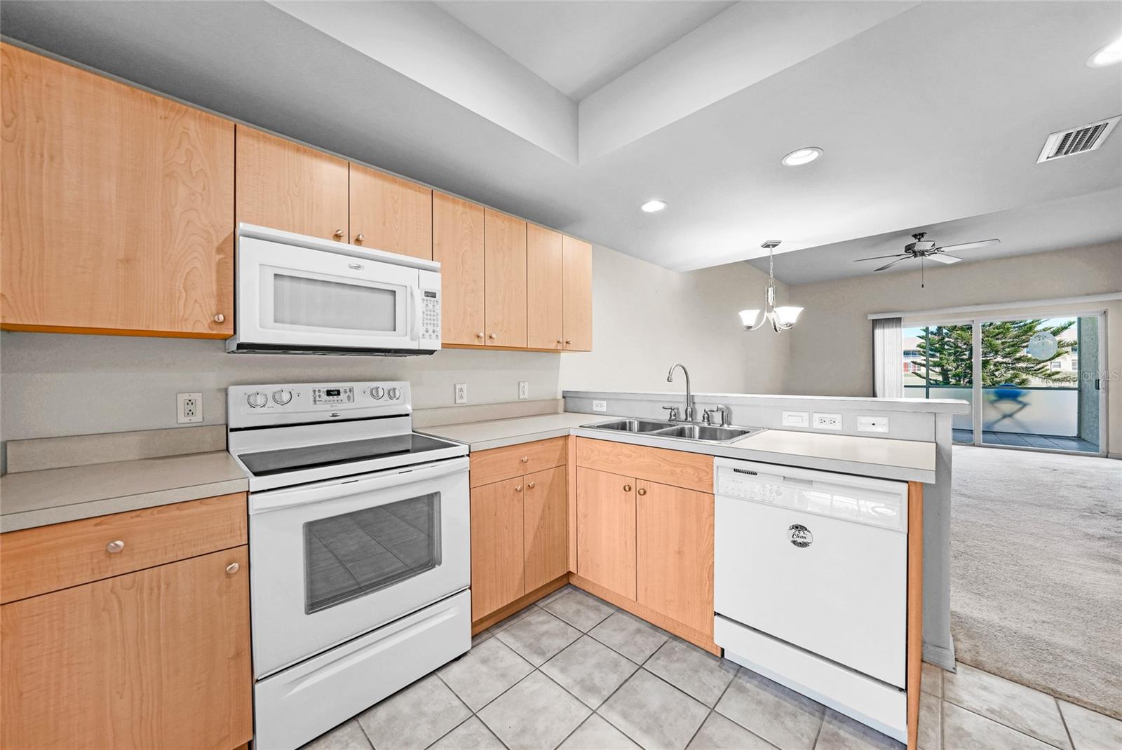 Image 9 of 49 For 1246 Rio De Janeiro Avenue 505