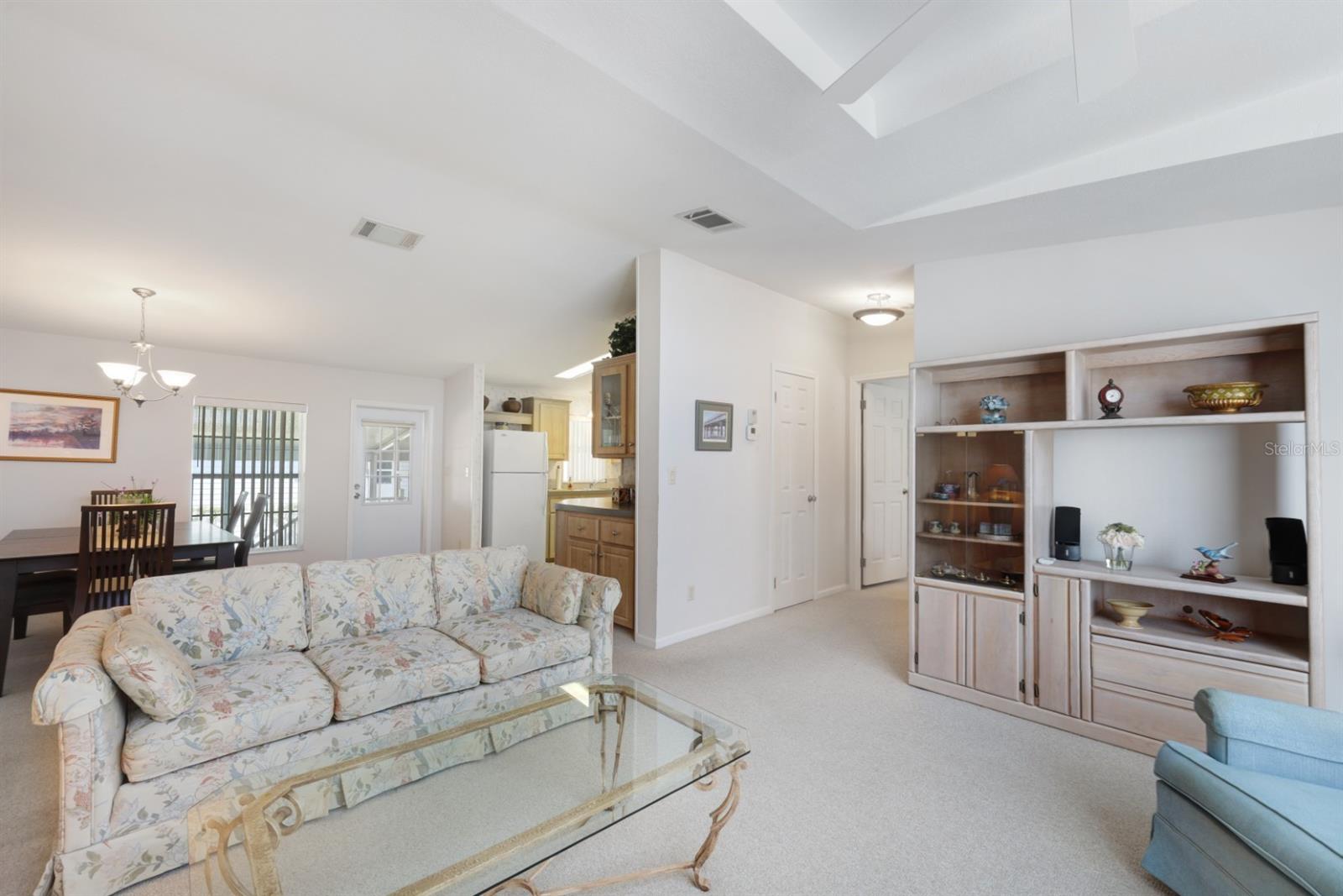 Image 10 of 85 For 2100 Kings Highway 1090