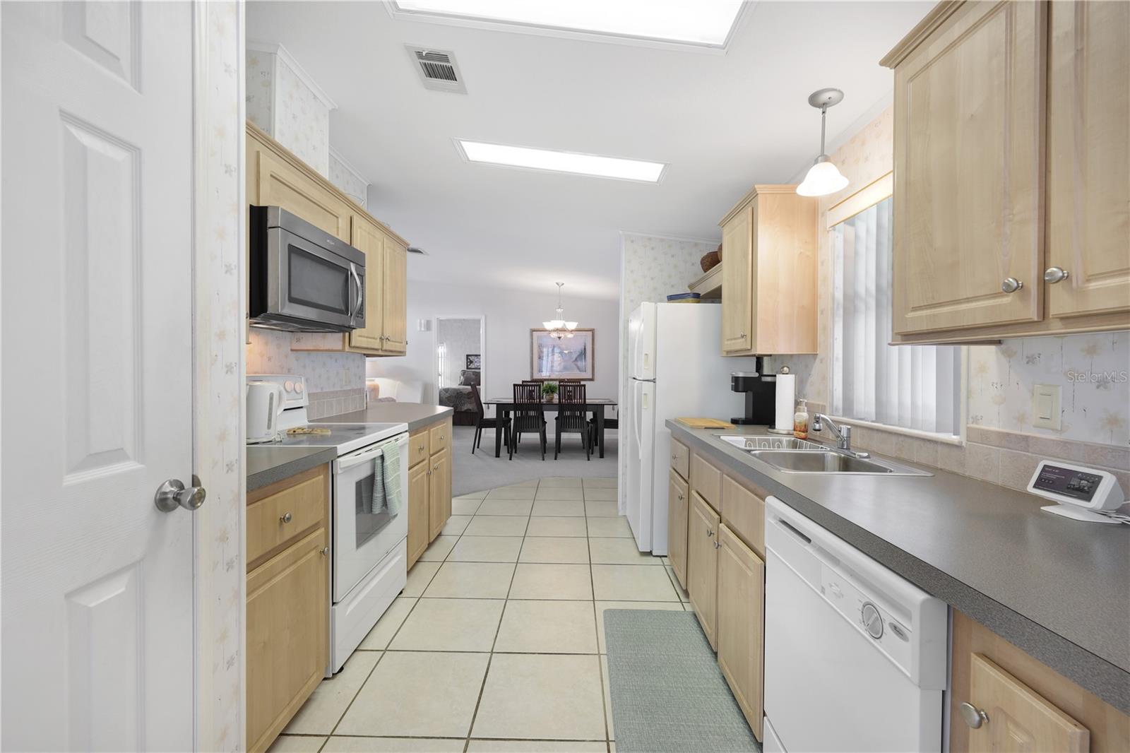 Image 13 of 85 For 2100 Kings Highway 1090