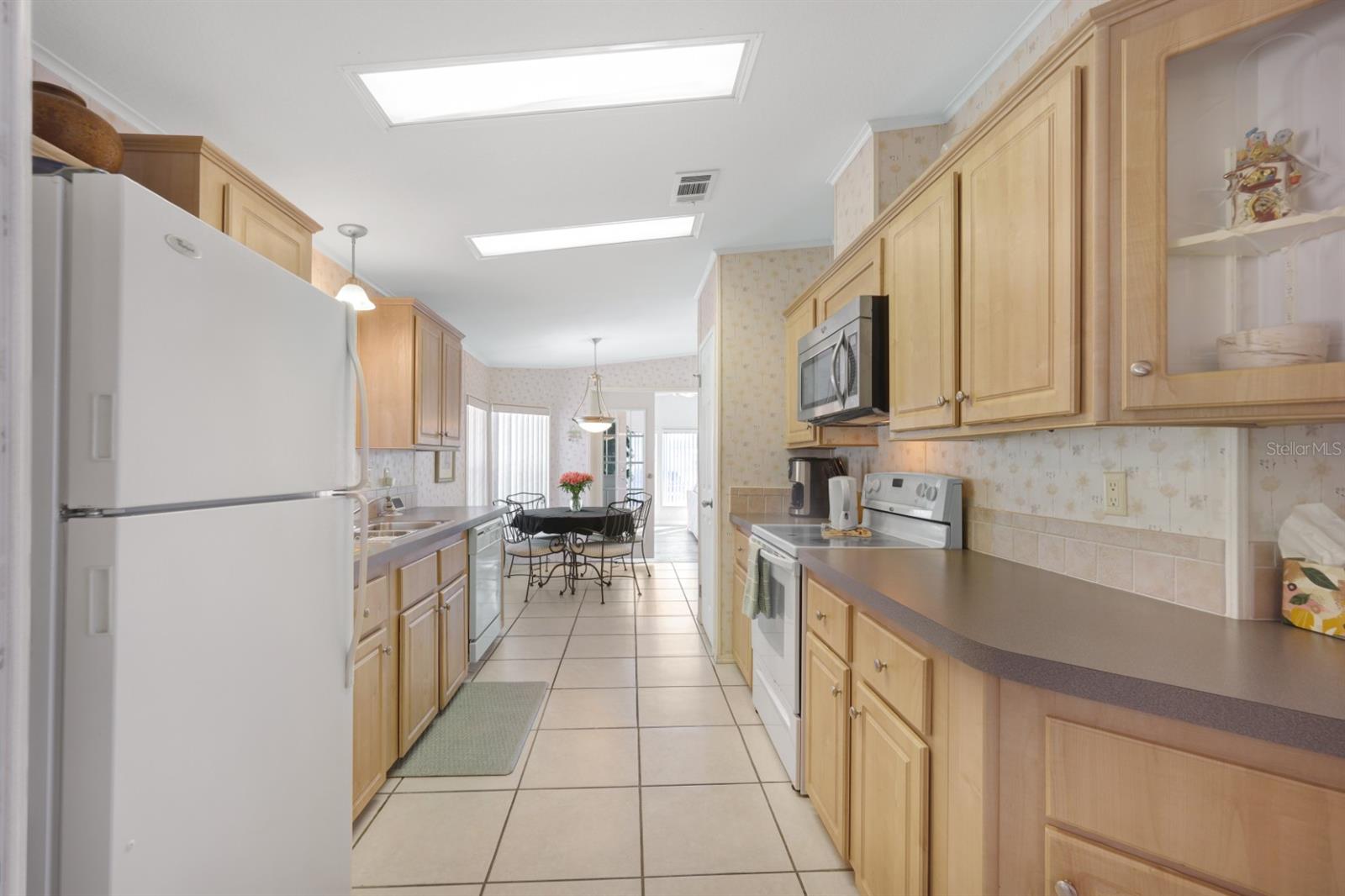 Image 14 of 85 For 2100 Kings Highway 1090