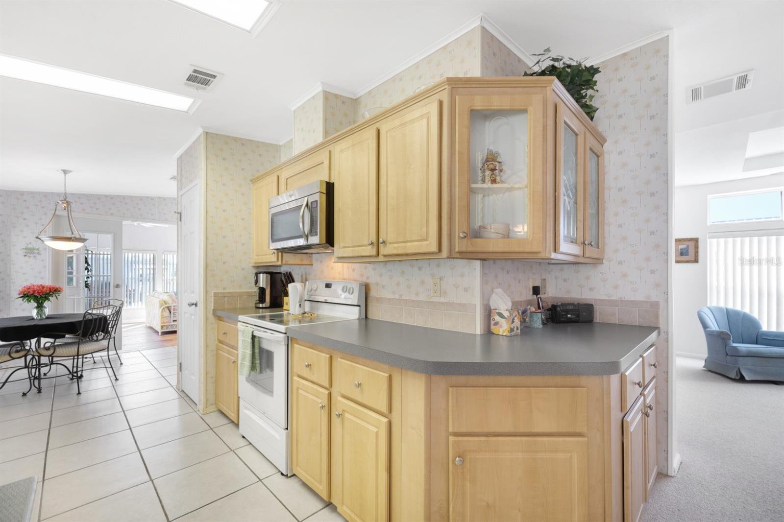 Image 15 of 85 For 2100 Kings Highway 1090