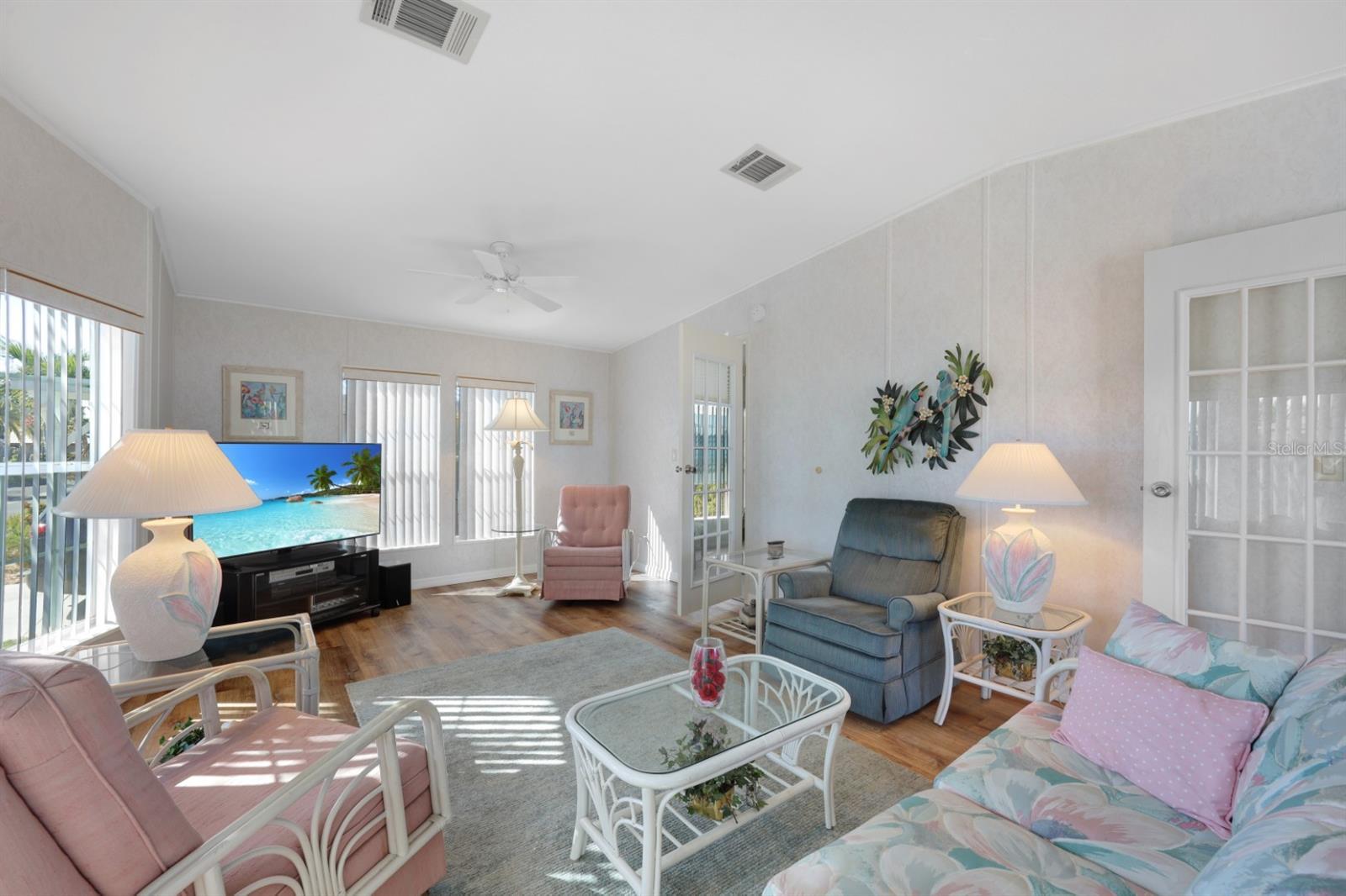 Image 17 of 85 For 2100 Kings Highway 1090