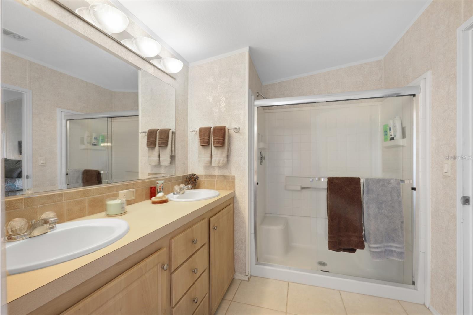 Image 22 of 85 For 2100 Kings Highway 1090