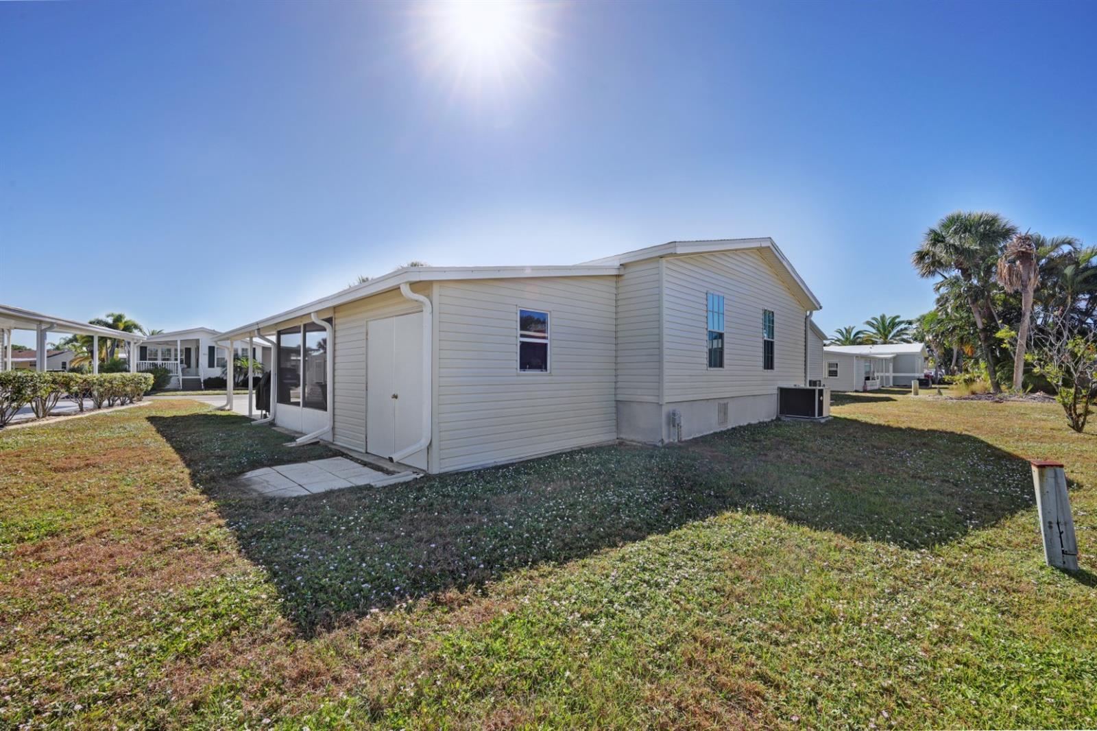 Image 32 of 85 For 2100 Kings Highway 1090